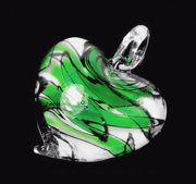 Glasvedhæng. Hjerte i Murano stil. 50 mm. Grøn